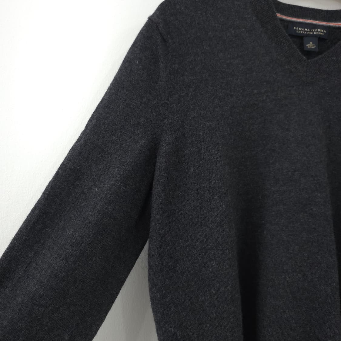 바나나리퍼블릭 메리노 울100 차콜그레이 브이넥 니트 상품이미지6