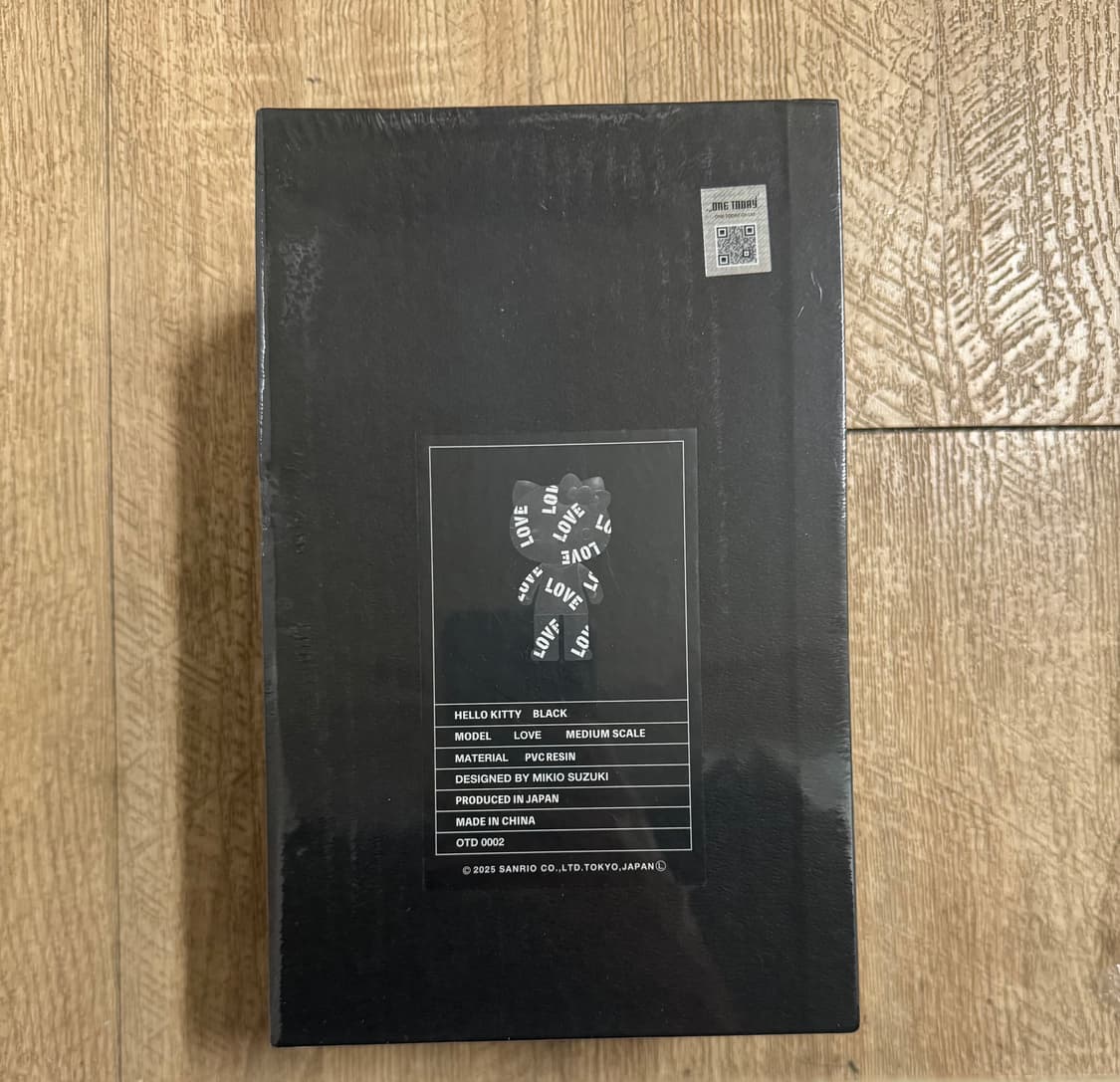 헬로키티 블랙시리즈 LOVE 상품이미지1