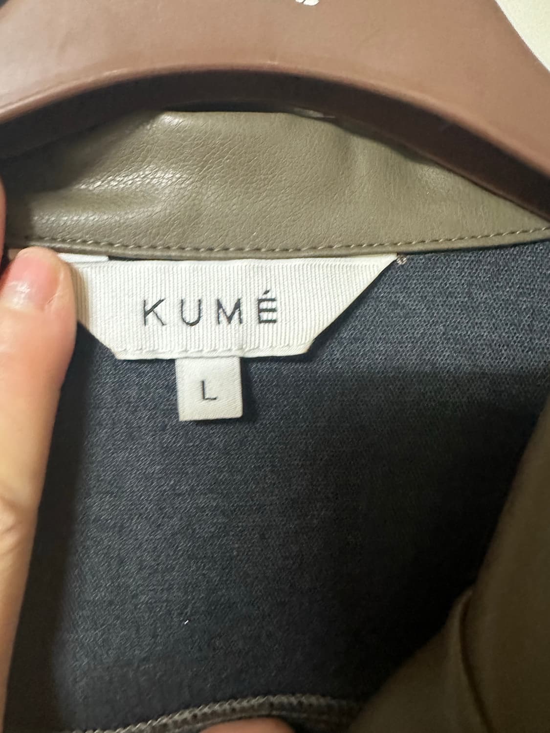 KUME_FAUX LEATHER BLOUSE, KHAKI 상품이미지4