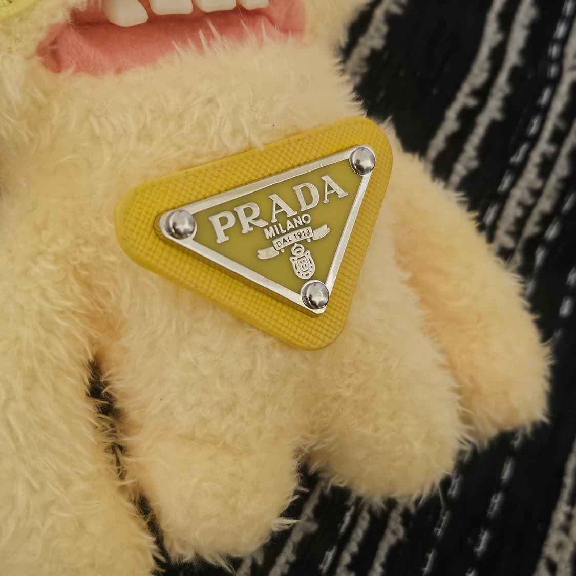 프라다 퍼글러 빈티지 업사이클링 커스텀 키링 백참 상품이미지4