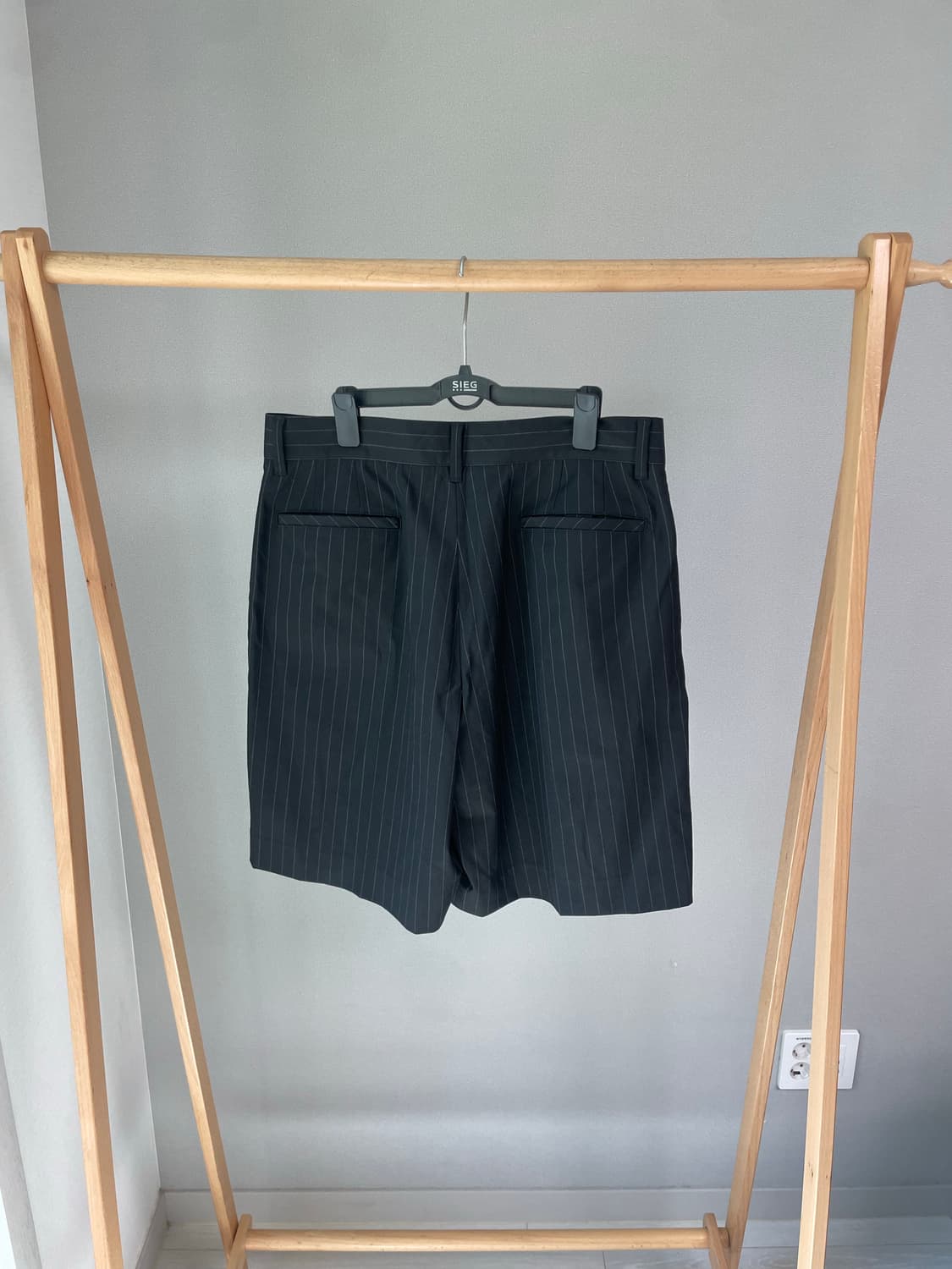 노클 (Nocle) Asher Stripe Half Slacks Blac 상품이미지3