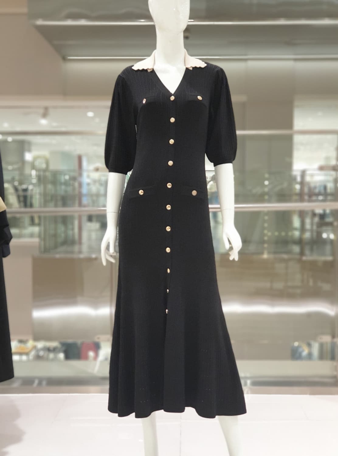 발렌시아(VALENCIA) 골드버튼 니트원피스 55-66 새상품 상품이미지1