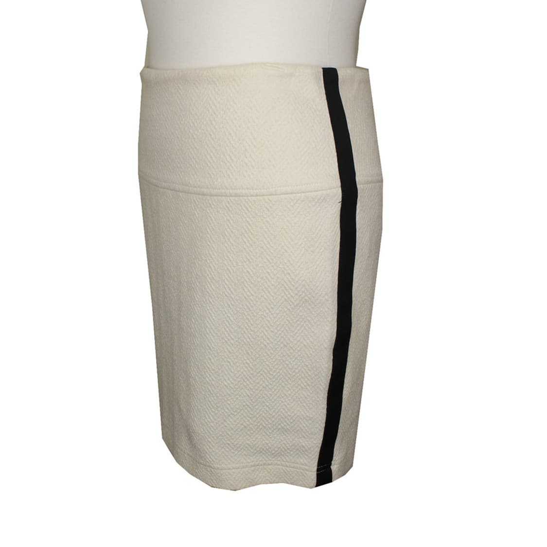 이로 아이보리 자카드 블랙띠 미니스커트 55

중고등급 중고등급 안내 팝 상품이미지2