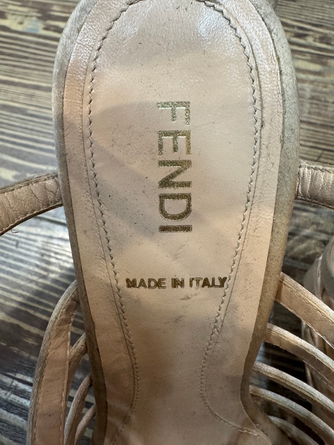 펜디 크리스탈 샴페인 골드 스트랩 샌들힐230 상품이미지8