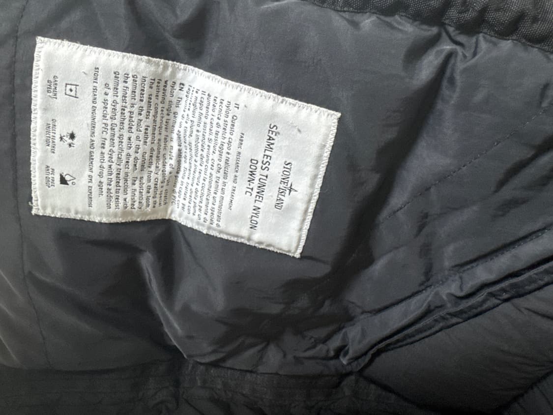 스톤아일랜드 심리스 패딩 24fw s사이즈 상품이미지3