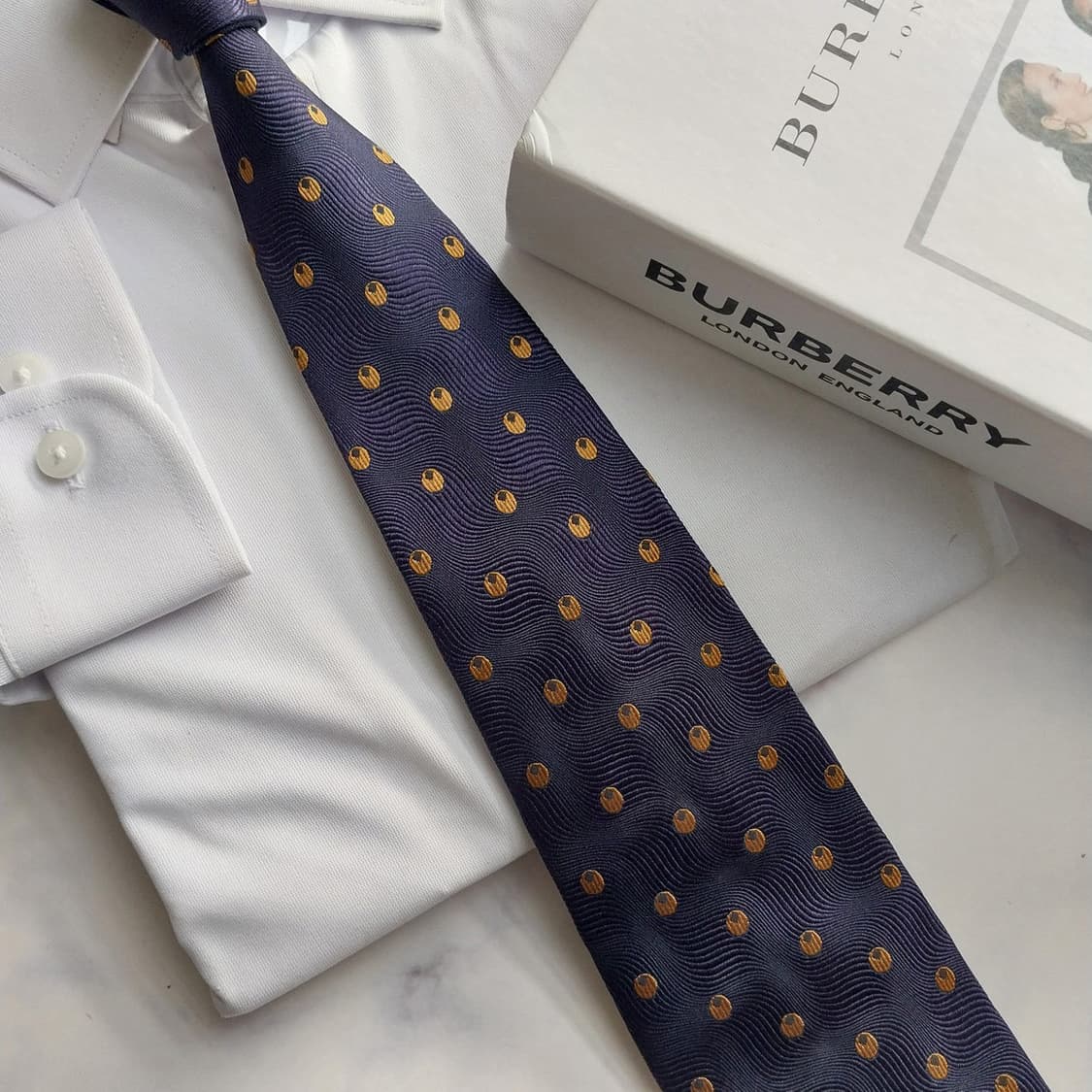 버버리 실크 도트&기마사 자카드 넥타이 9.5cm A+등급 K1531
 상품이미지9