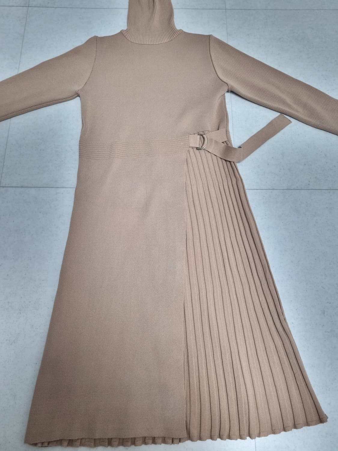 아워코모스 니트 원피스 (조보아 착용) 상품이미지7