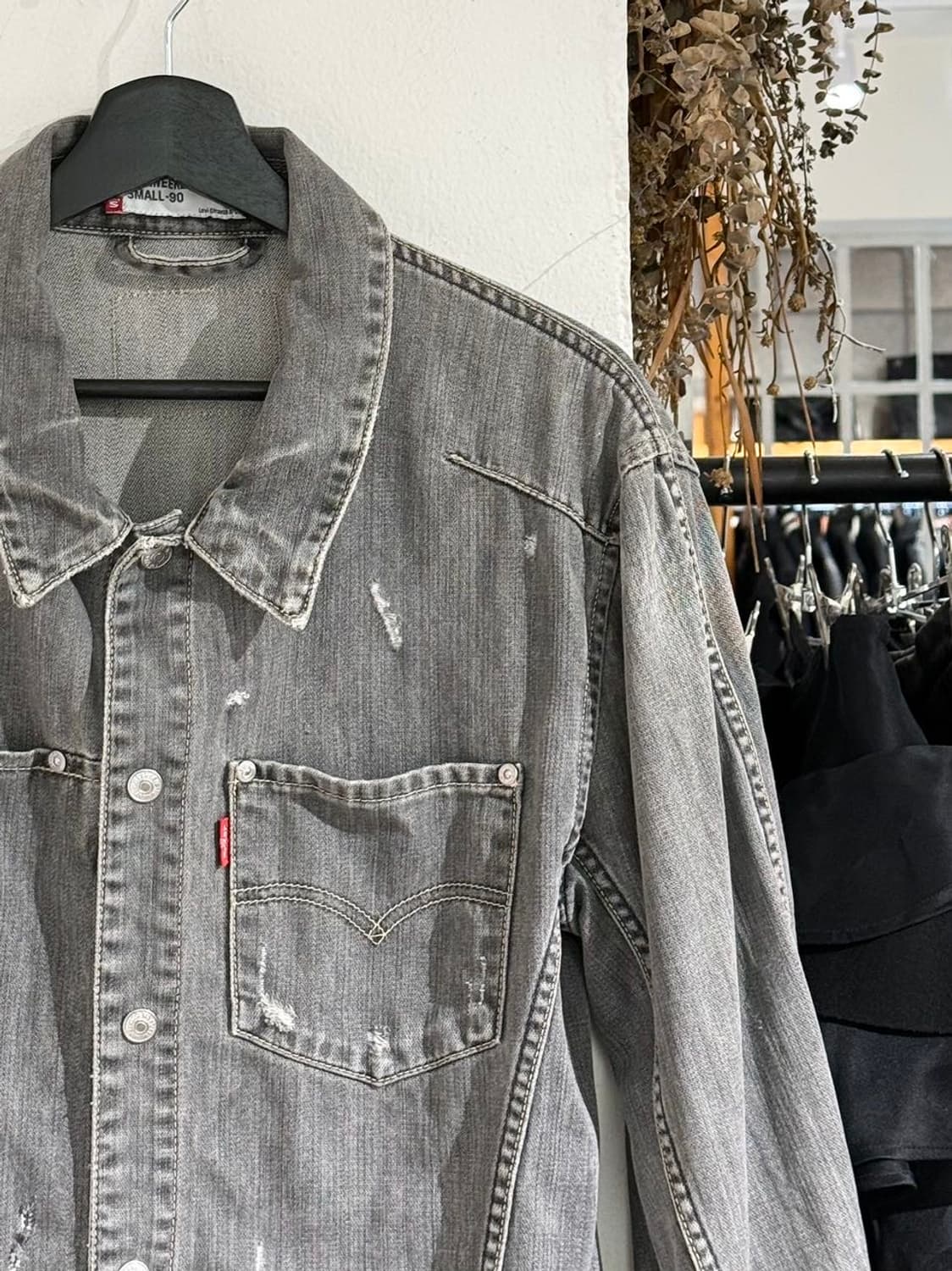 리바이스 엔지니어드 진 흑청 데미지 트러커 자켓 상품이미지3