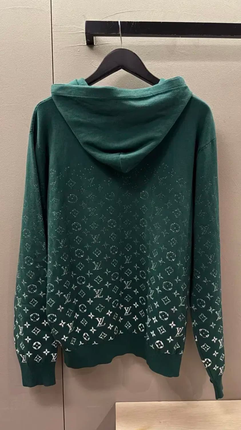 [새 상품/택 보유]루이비통 남성 그라디언트 후드티 L 사이즈 상품이미지2