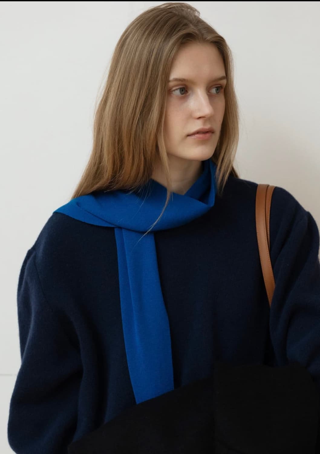 mondal 문달 Muffler Knit in Cobalt blue 상품이미지1