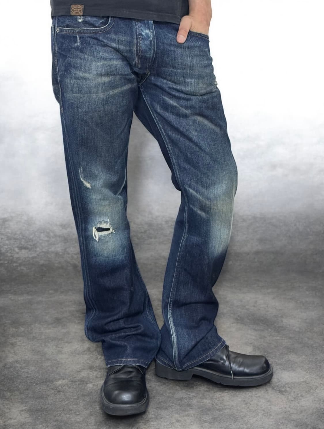 디젤 자티니 딥블루 데미지 워싱 플레어 세미 부츠컷 데님팬츠 상품이미지1