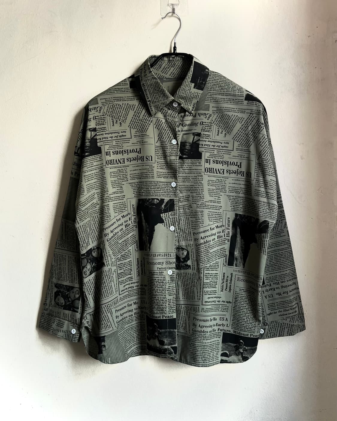 90-00s CANIDY Newspaper Graphic Shirt 상품이미지3