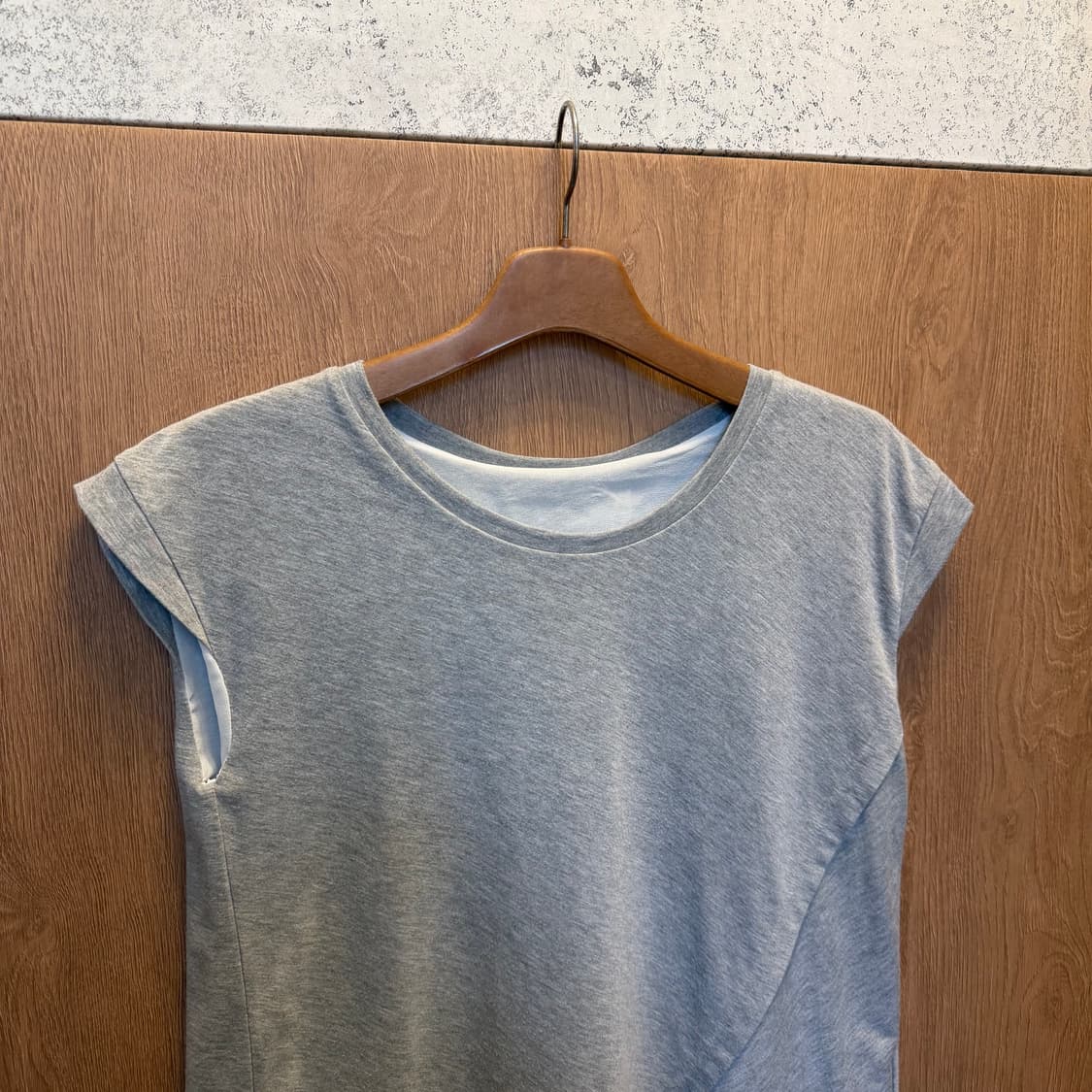 빈티지 슬리브리스 티셔츠 쉬폰 레이어드 디테일 루즈핏 그레이 상품이미지3
