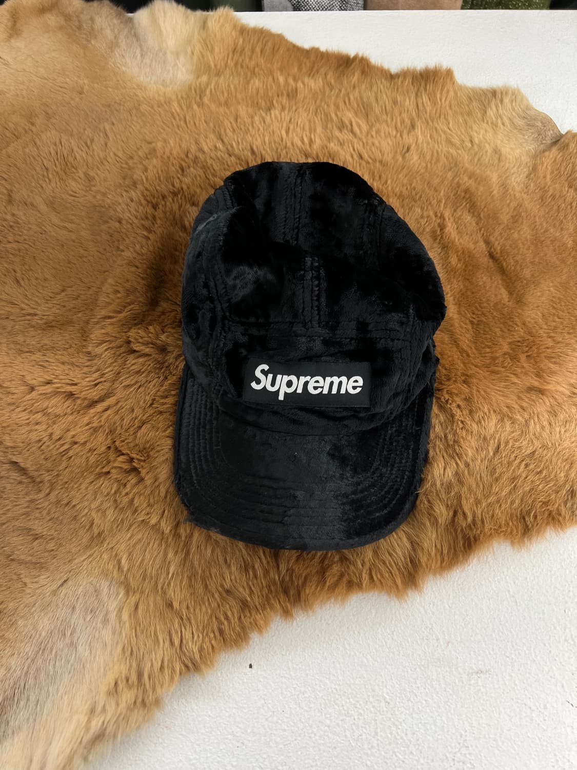 슈프림 벨벳 캠프캡 상품이미지1