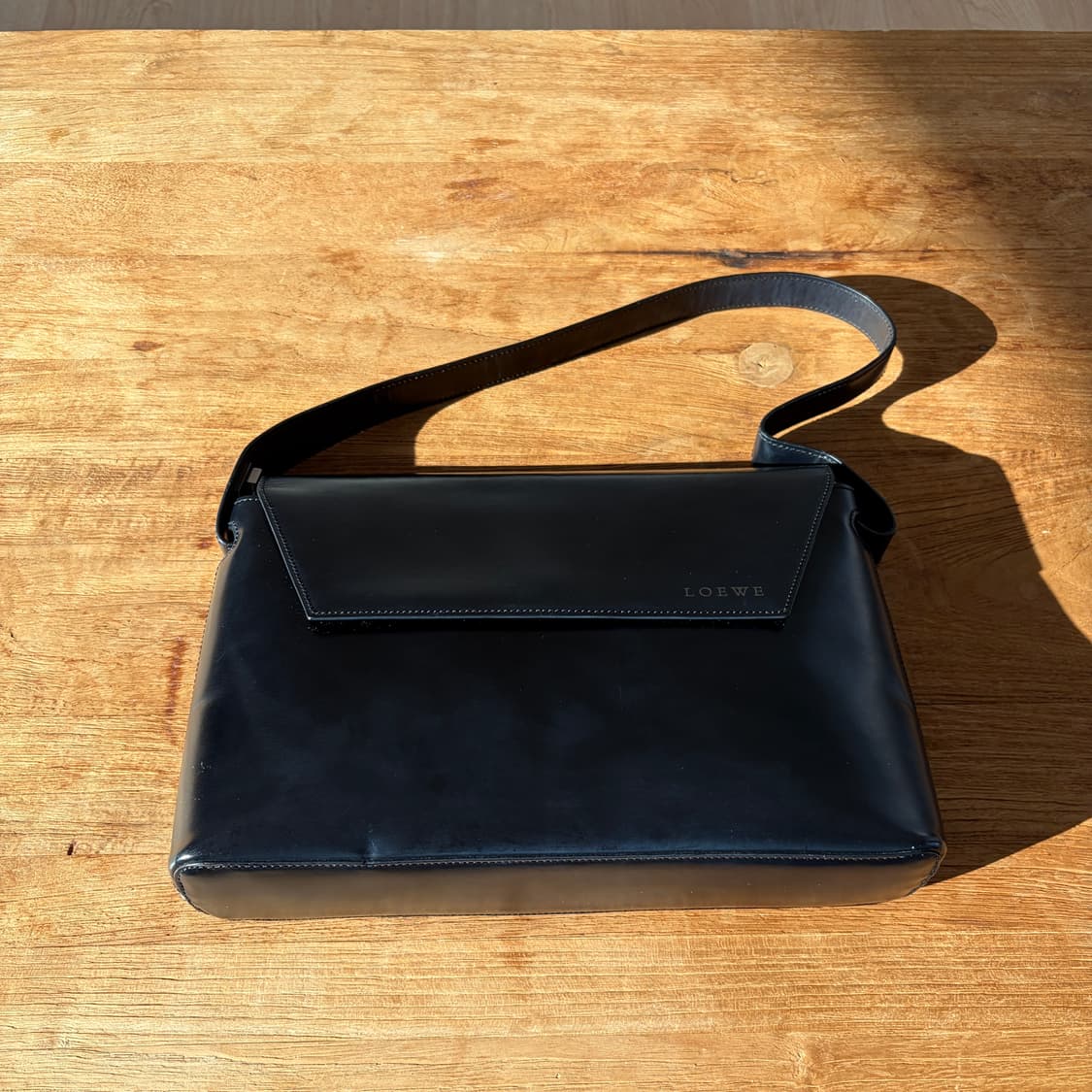 로에베 가죽 숄더백 상품이미지3