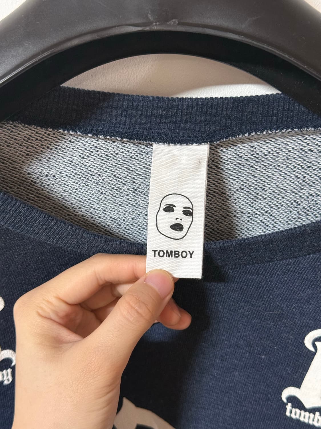 스튜디오 톰보이 오버핏 그래픽 맨투맨 네이비 상품이미지6