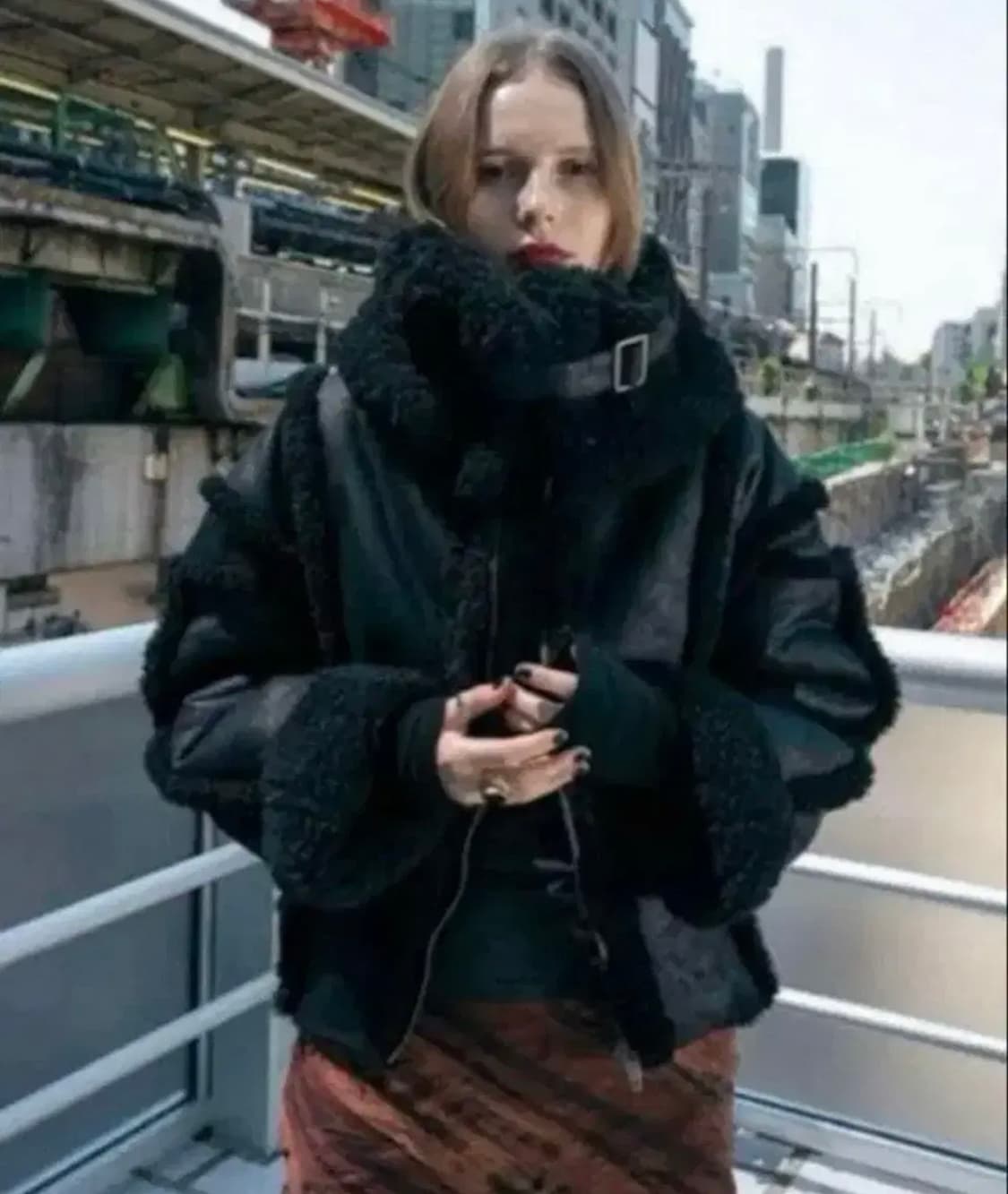 Perverze 퍼버즈 써클 하이넥 무스탕 자켓 상품이미지1