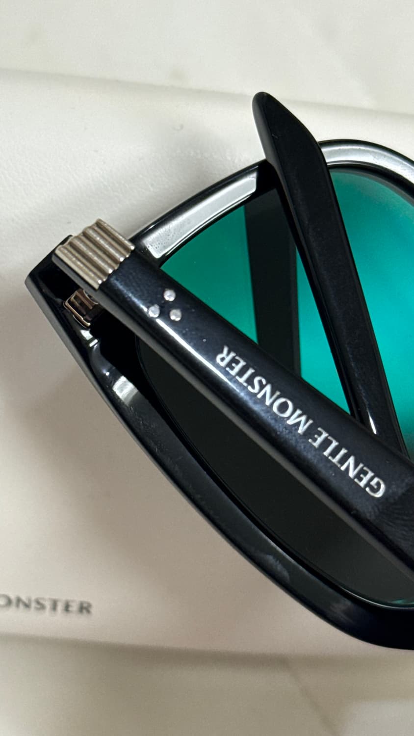 젠틀몬스터 바이로우 블랙(01) 선글라스  - 실착 1회 S급 상품이미지6