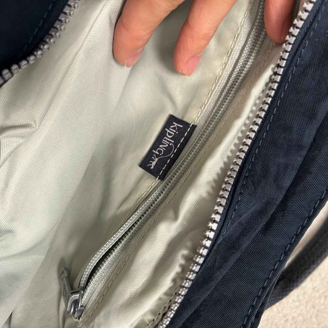 Kipling Navy Crossbody Bag 상품이미지6