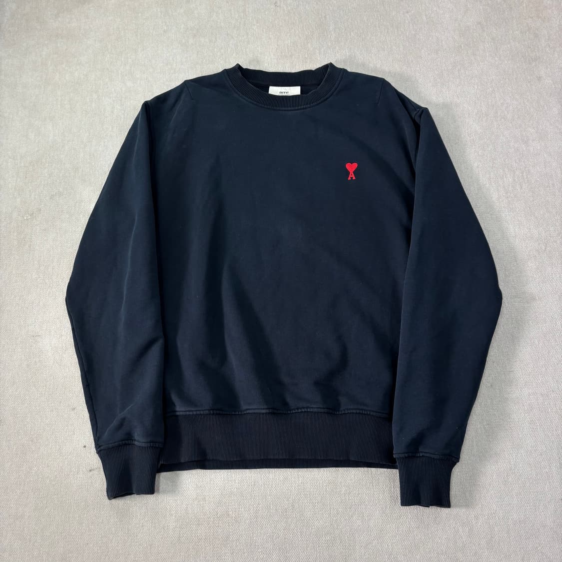 100 아미 스몰하트로고 챠콜 맨투맨  상품이미지1