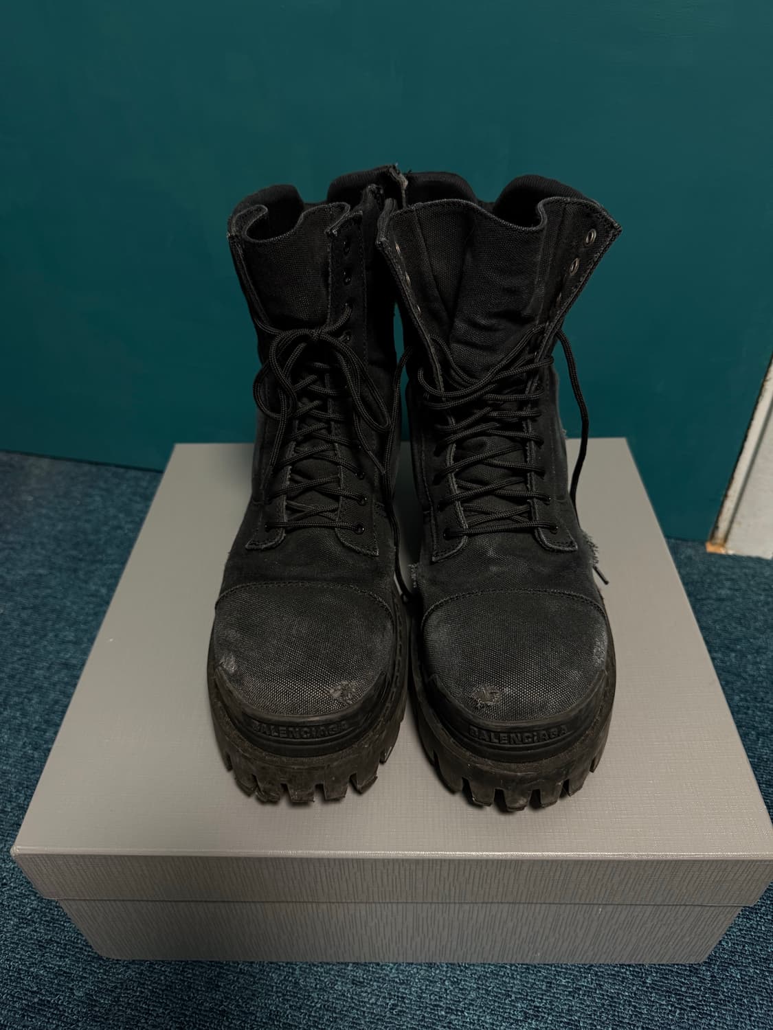 발렌시아가 컴뱃 스트라이크 부츠 블랙 상품이미지1