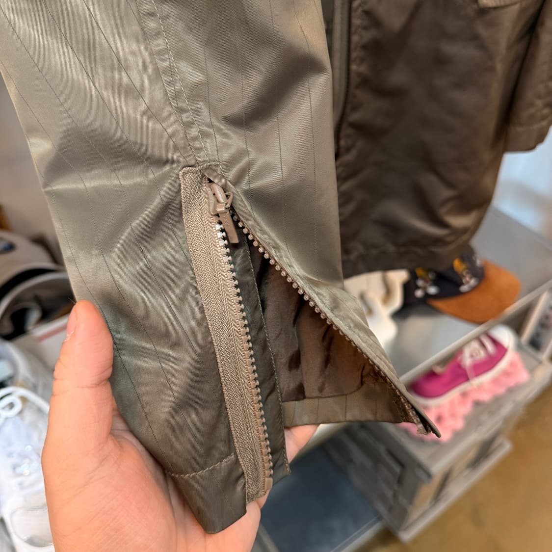 캐서린 햄넷 스트라이프 유광 밀리터리 지퍼 디테일 자켓 코트 상품이미지5