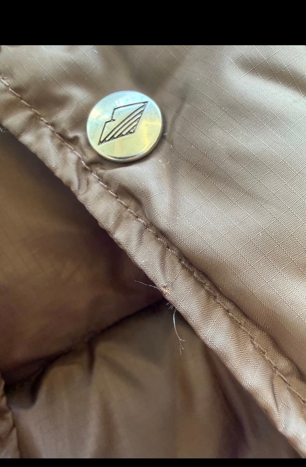 바튼웨어 구스 패딩 쪼끼(브라운) m사이즈 아주 좋은상태 상품이미지7