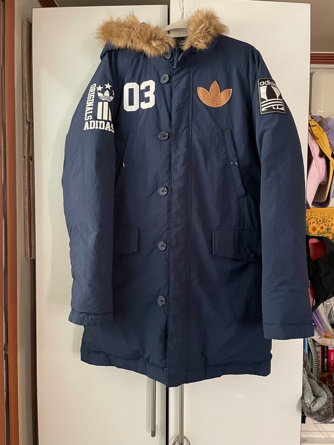 아디다스 배지 덕다운 패딩 남녀공용 상품이미지1