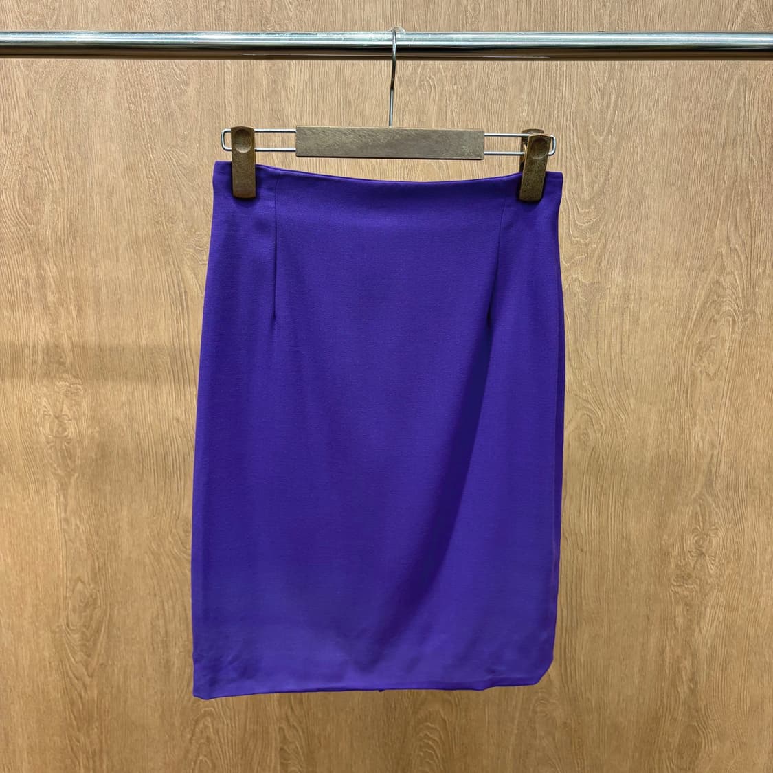 베르사체 미디 스커트 무지 백 슬릿 디테일 H라인 퍼플 상품이미지2