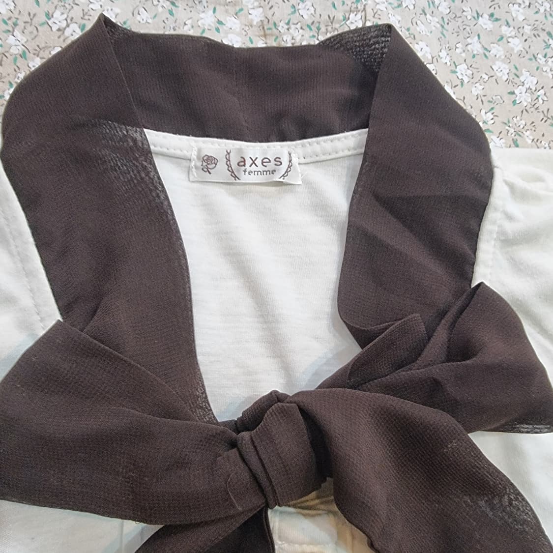 axes femme 브라운 리본 프릴 블라우스 상품이미지4