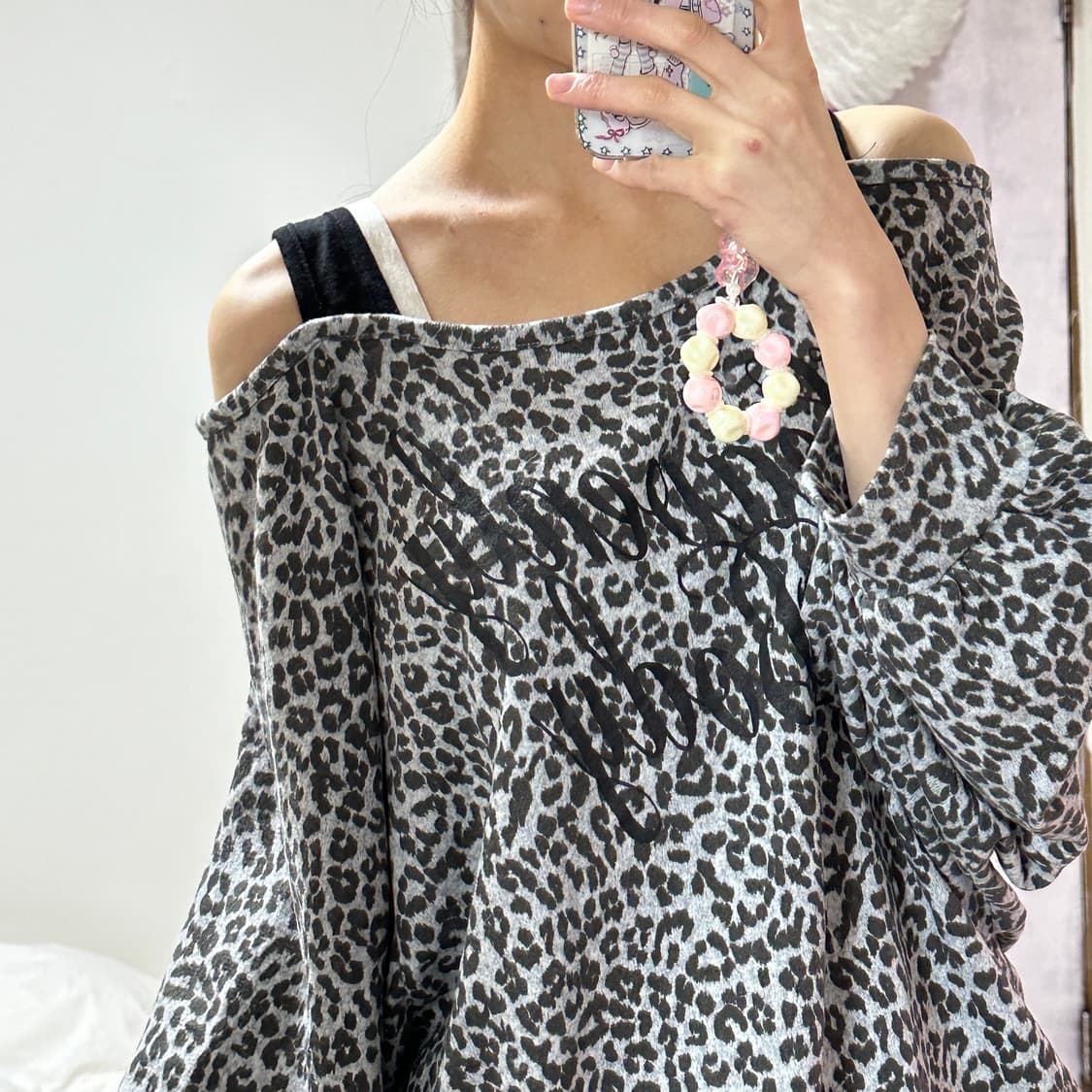 빈티지 오프숄더 호피 티셔츠 오네갸루 라떼 로걀 리즈리사 베이비메탈클럽 상품이미지1