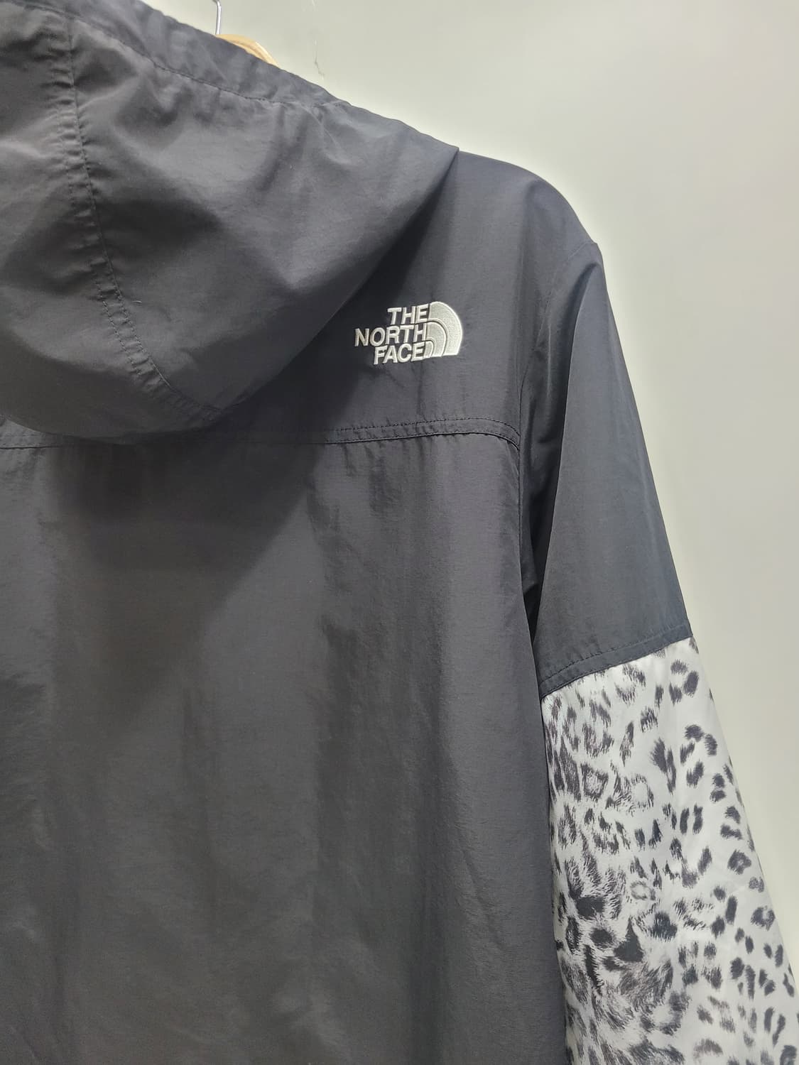 THE NORTH FACE 노스페이스 레오파드 배색 후드 아노락 / S 상품이미지5