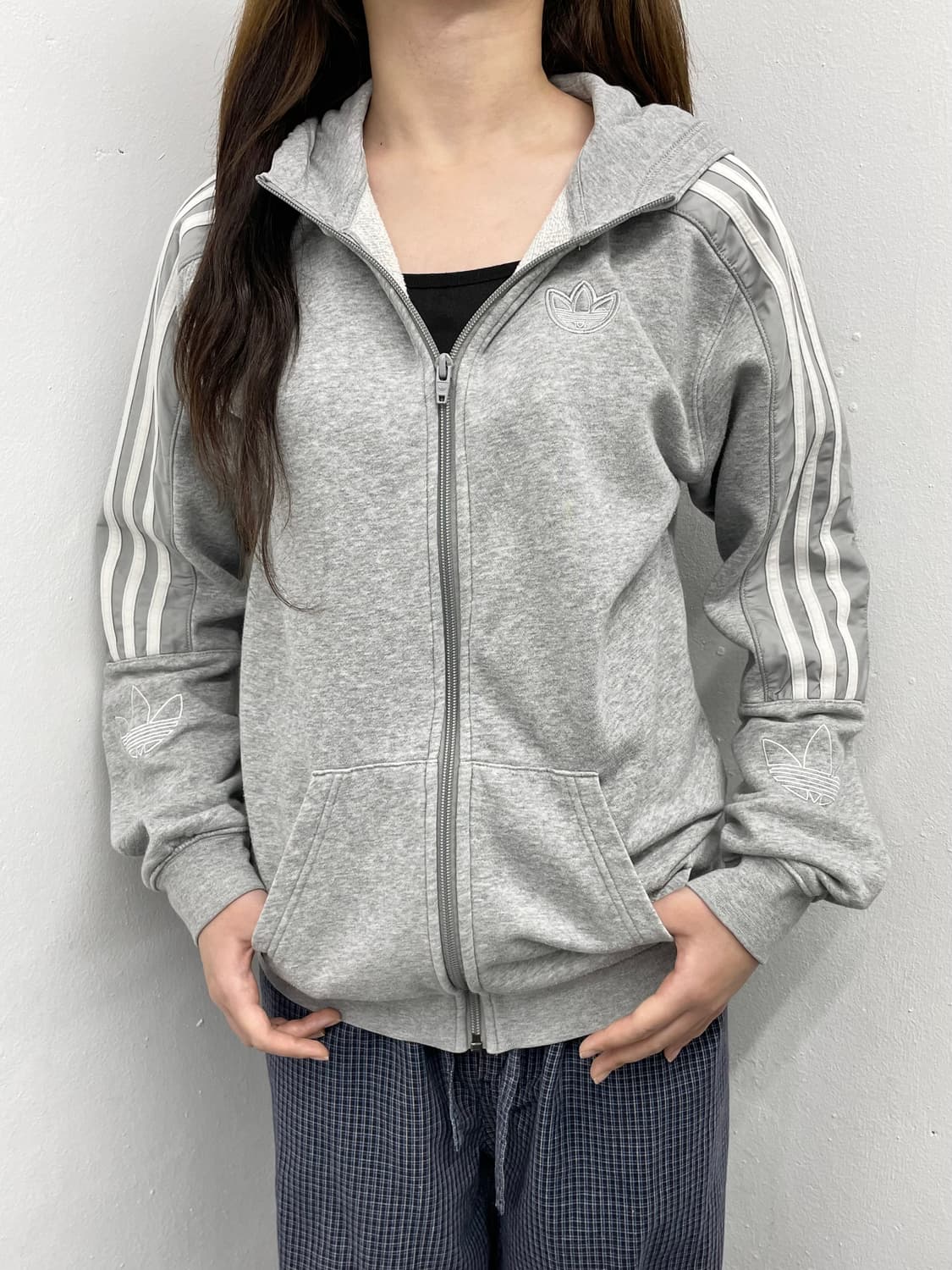 아디다스 그레이 로고 후드집업 상품이미지1