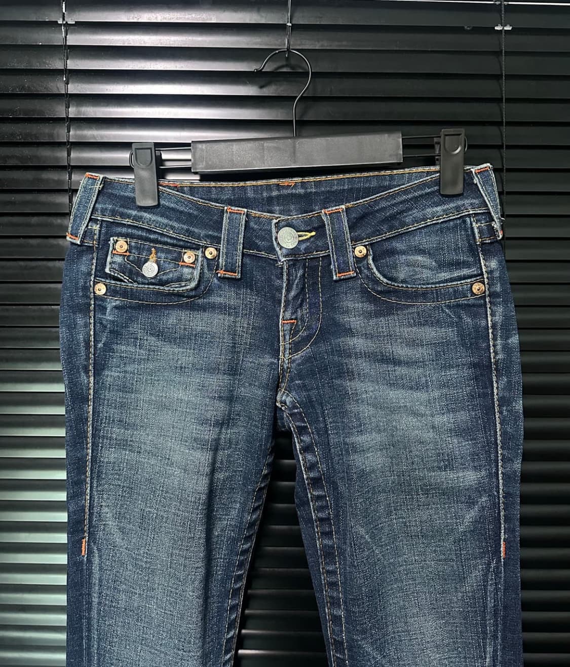 true religion 로우라이즈 부츠컷 데님 상품이미지3