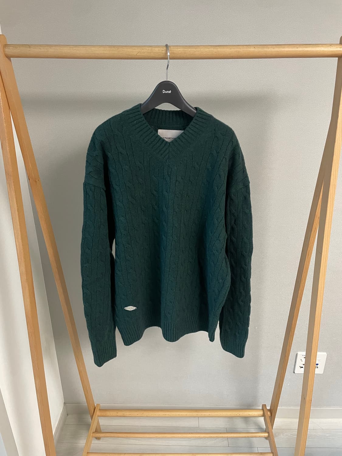 디써티원 브이넥 니트(그린) 상품이미지1