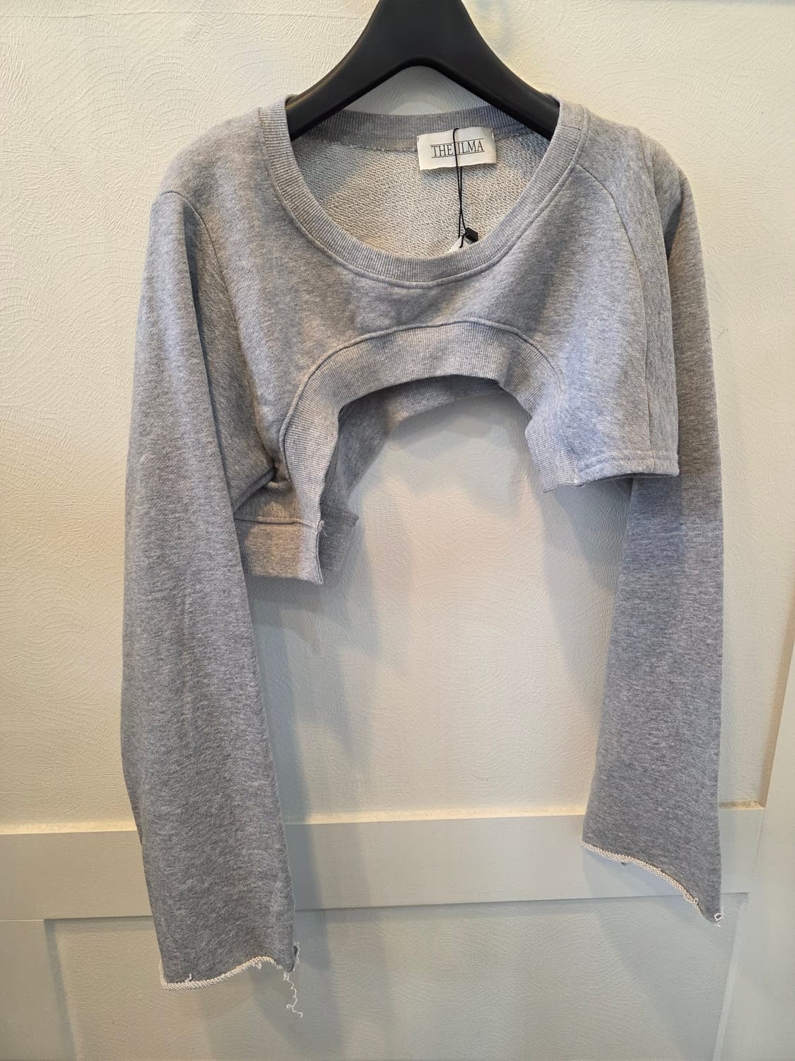 THE ILMA 컷아웃 슈퍼 크롭 맨투맨 그레이 상품이미지2