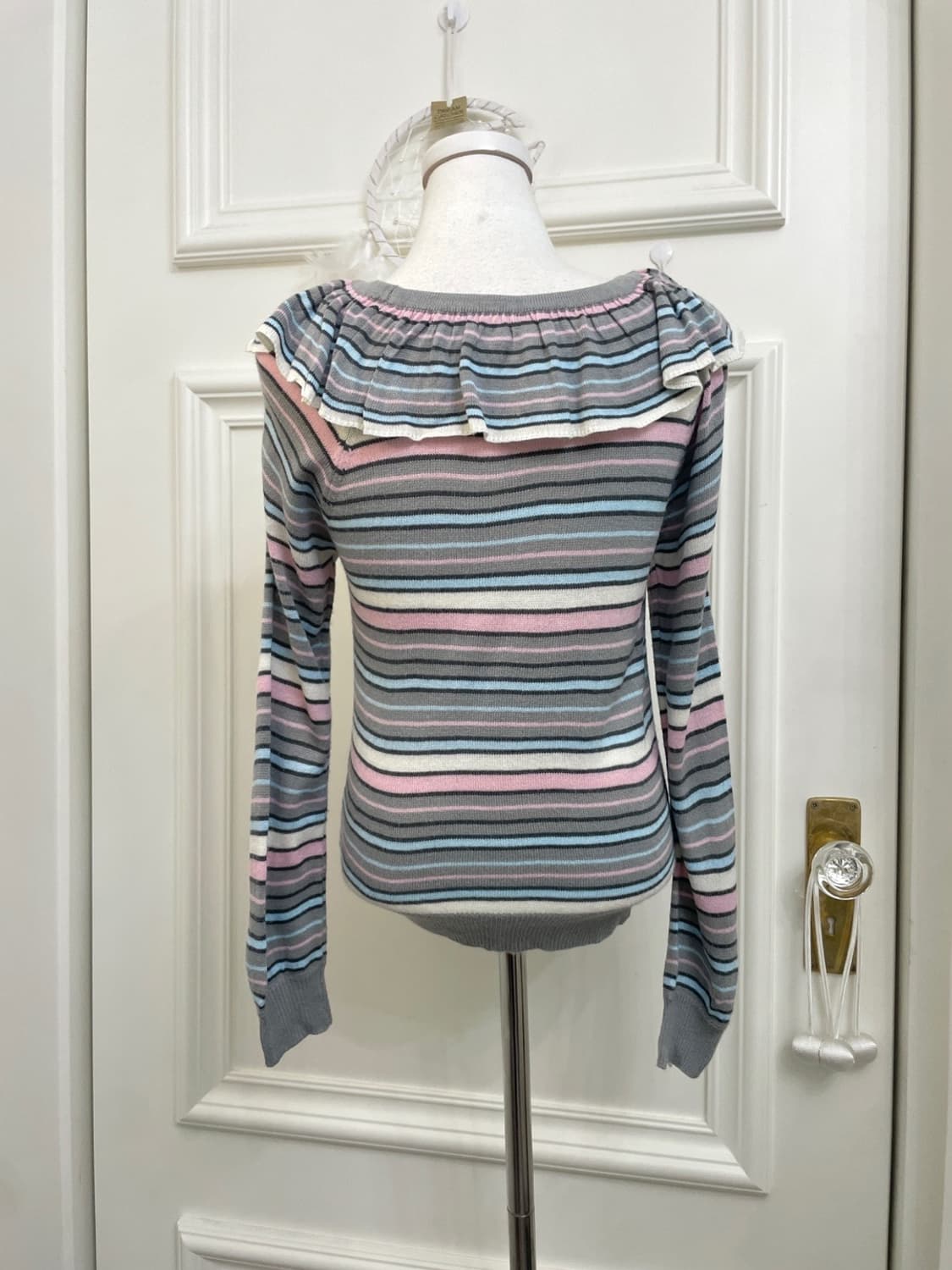 gray rainbow stripe ruffle knit top 상품이미지3