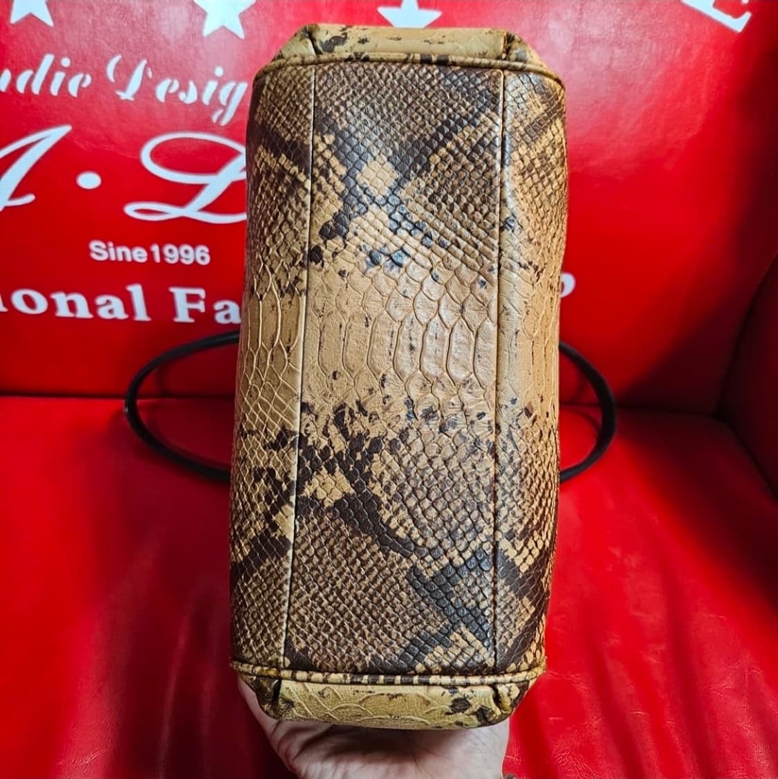 코치(COACH) 파이톤 미네타 엠보싱 가죽 토트백 상품이미지5