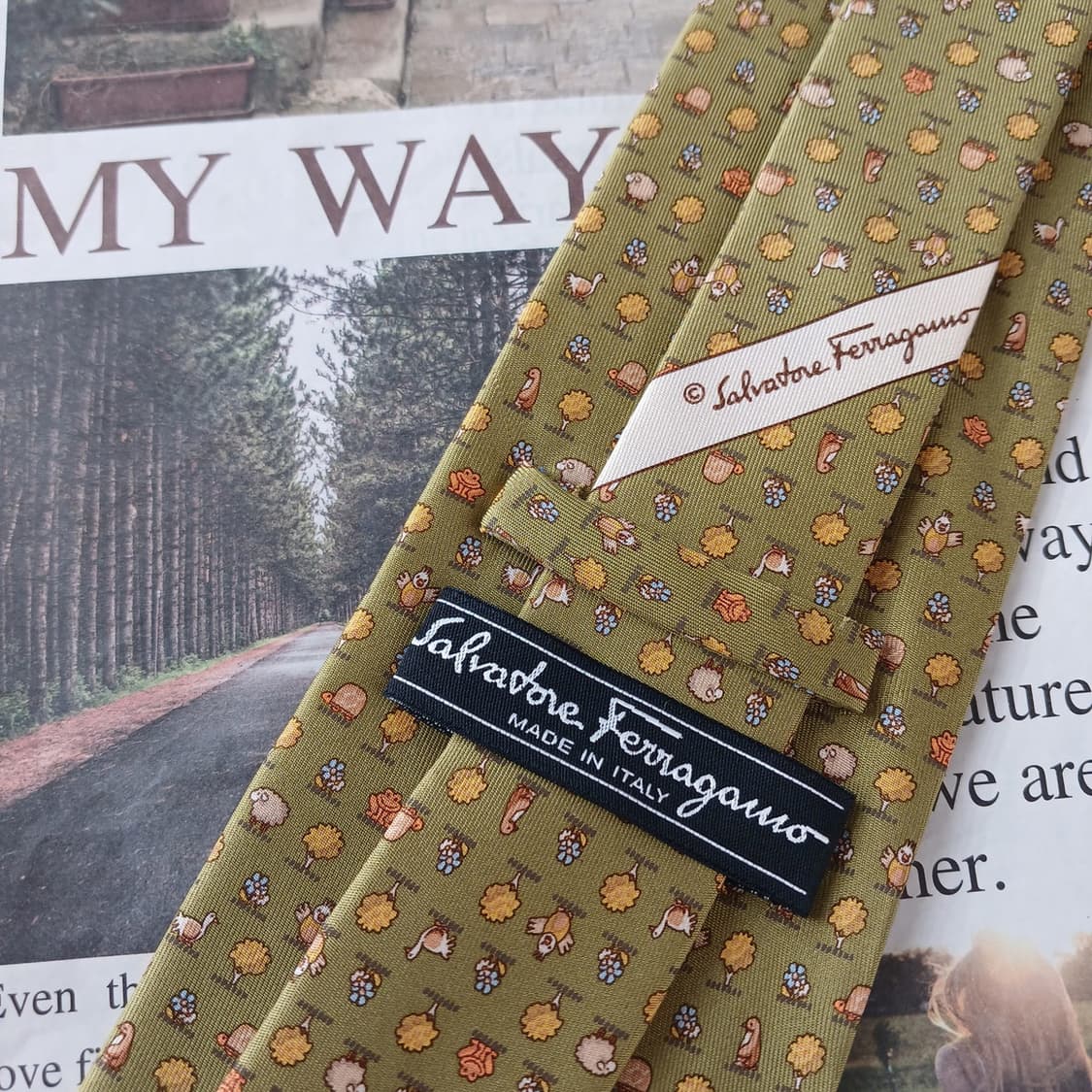 페라가모 실크 연두 멀티 모티브 넥타이 9.1cm A+등급 A19495
 상품이미지8
