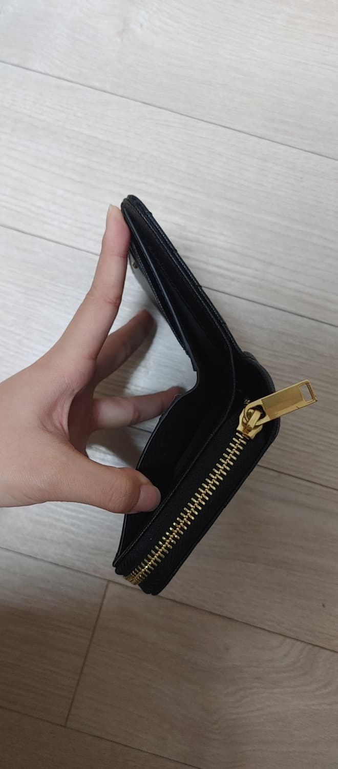 생로랑 카상트르 마틀라세 셰브런 지갑 상품이미지2