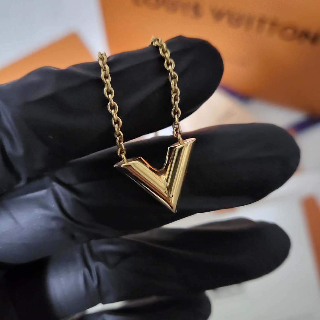 [새상품급/풀구성] 루이비통 에센셜 V 목걸이  상품이미지5