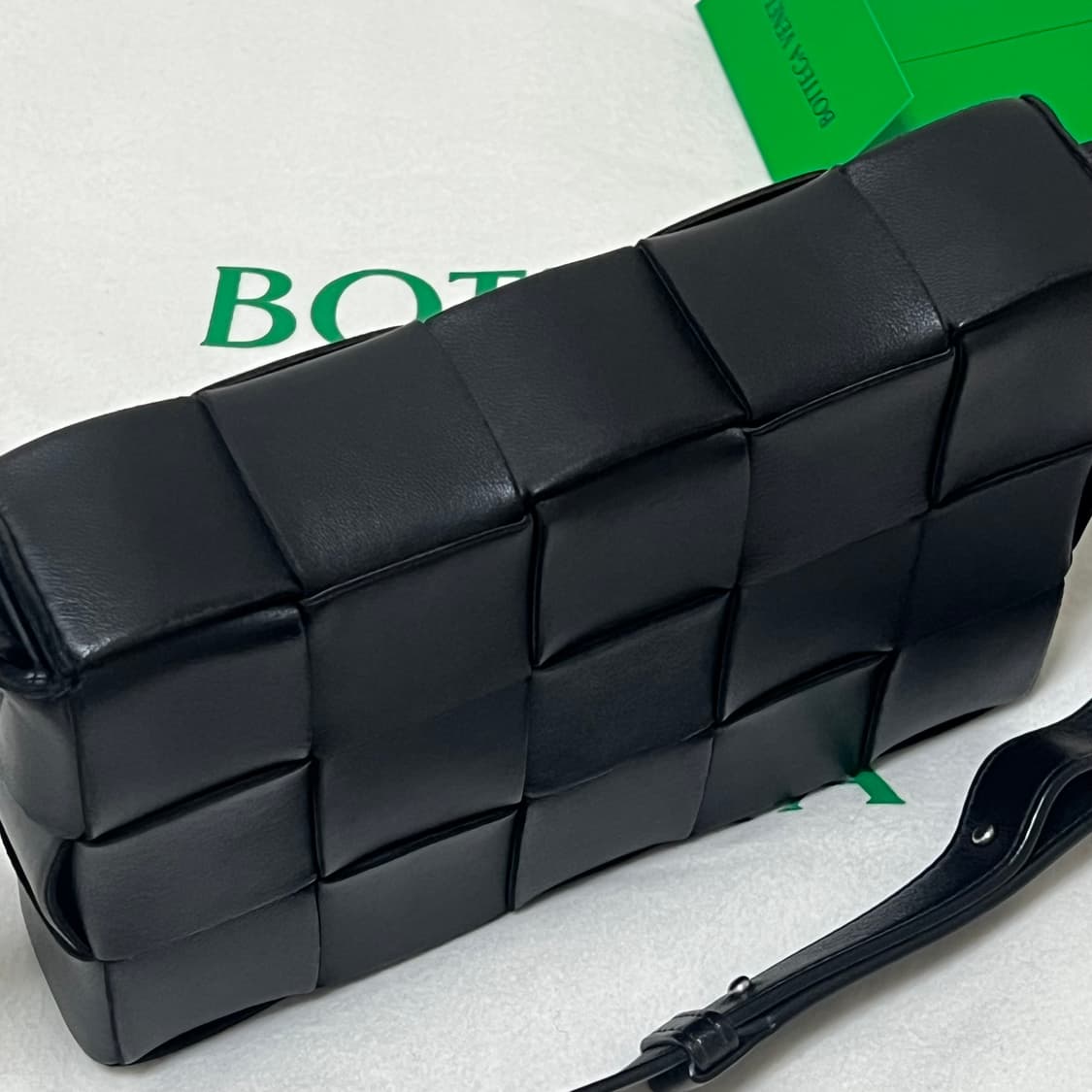 보테가베네타 카세트백 블랙 3/17까지 판매 상품이미지3