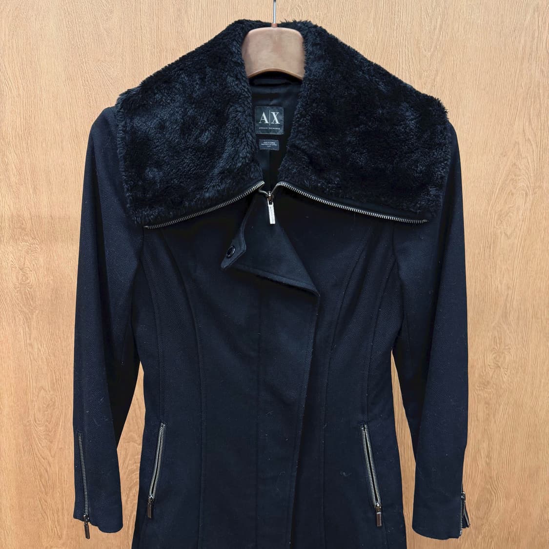 아르마니 익스체인지 롱 코트 퍼 트리밍 하이넥 디테일 슬림핏 블랙 상품이미지4