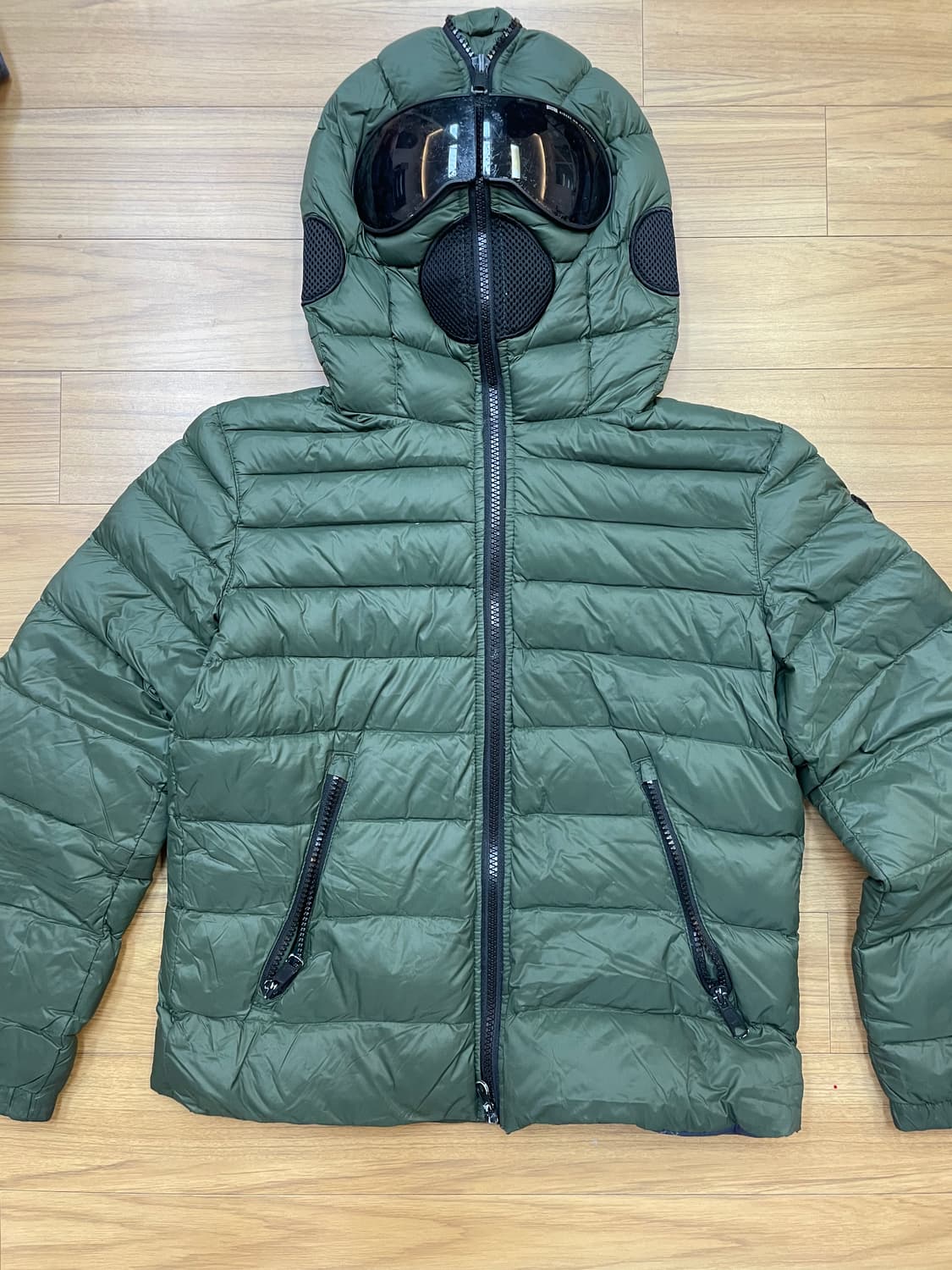 AI Riders on the Storm 키즈 패딩 올리브 색상입니다. 상품이미지1