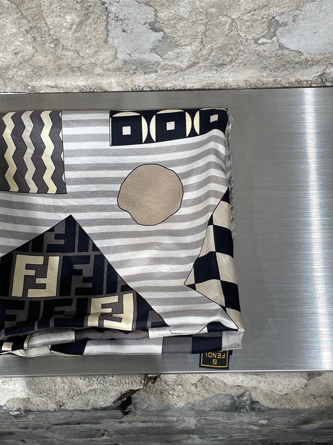 펜디 믹스 로고 멀티플 쉐입 실크 스카프 상품이미지4