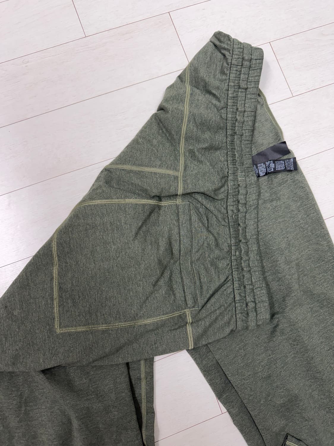 룰루레몬 팬츠 L 사이즈  상태 9.0/10  사진찍고 절대 안입습니다  상품이미지4