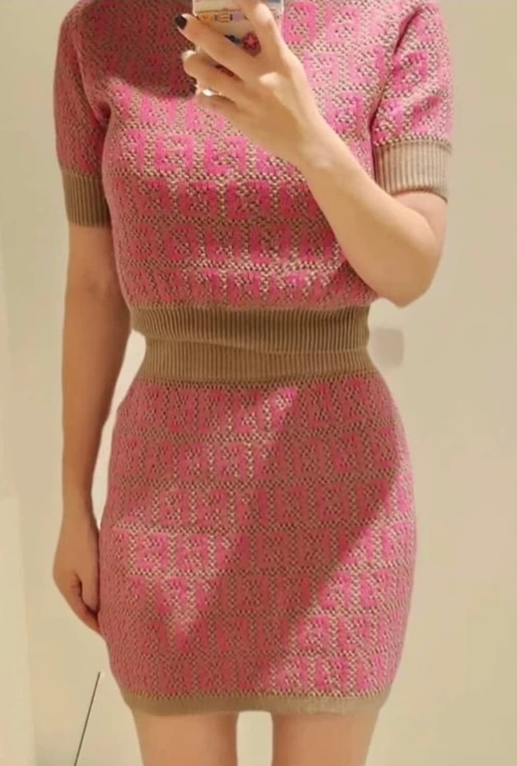 성인44가능)정품 펜디 니트 투피스 세트 상품이미지6