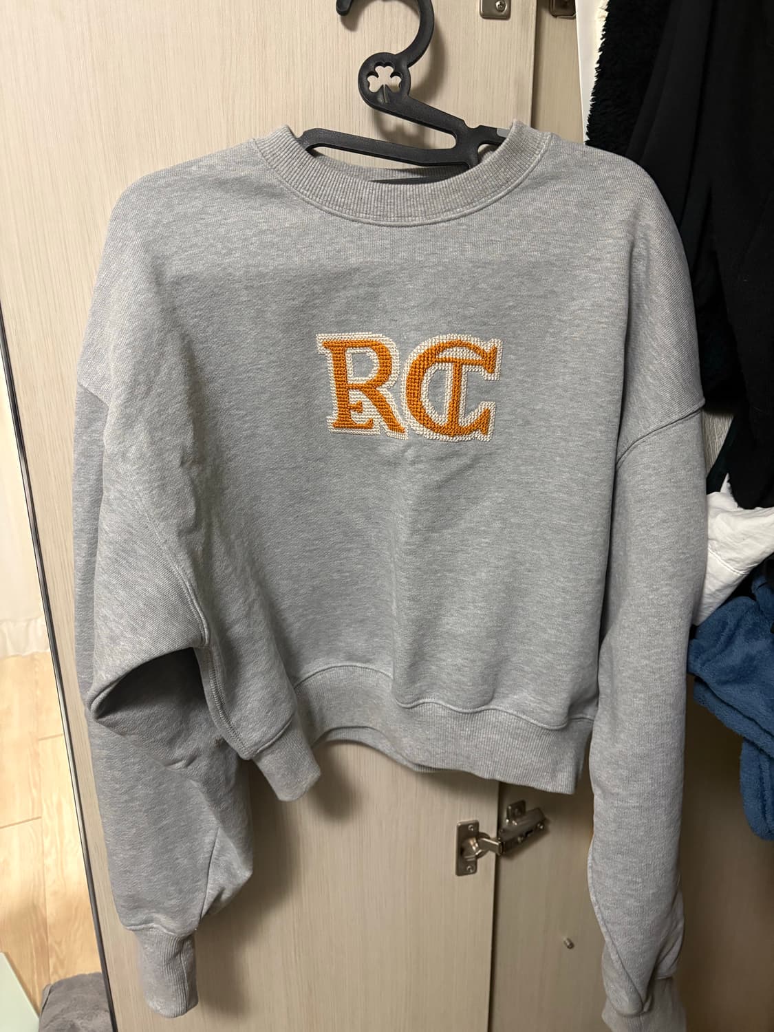 렉토 RC 클래식 크롭 스웨트셔츠 판메해요.(미착용) 상품이미지2