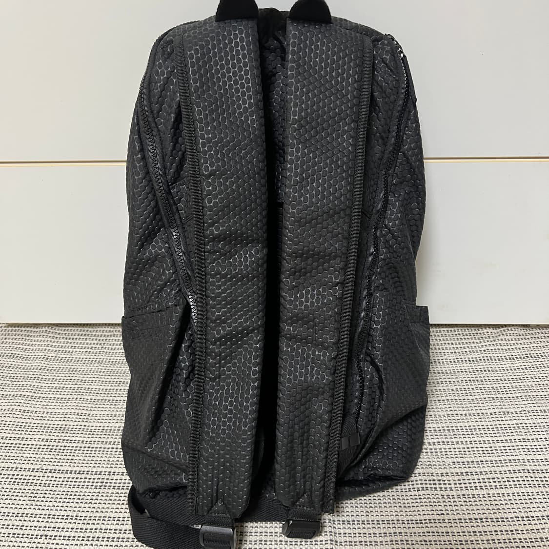 만다리나덕 블랙 패턴 백팩 상품이미지3