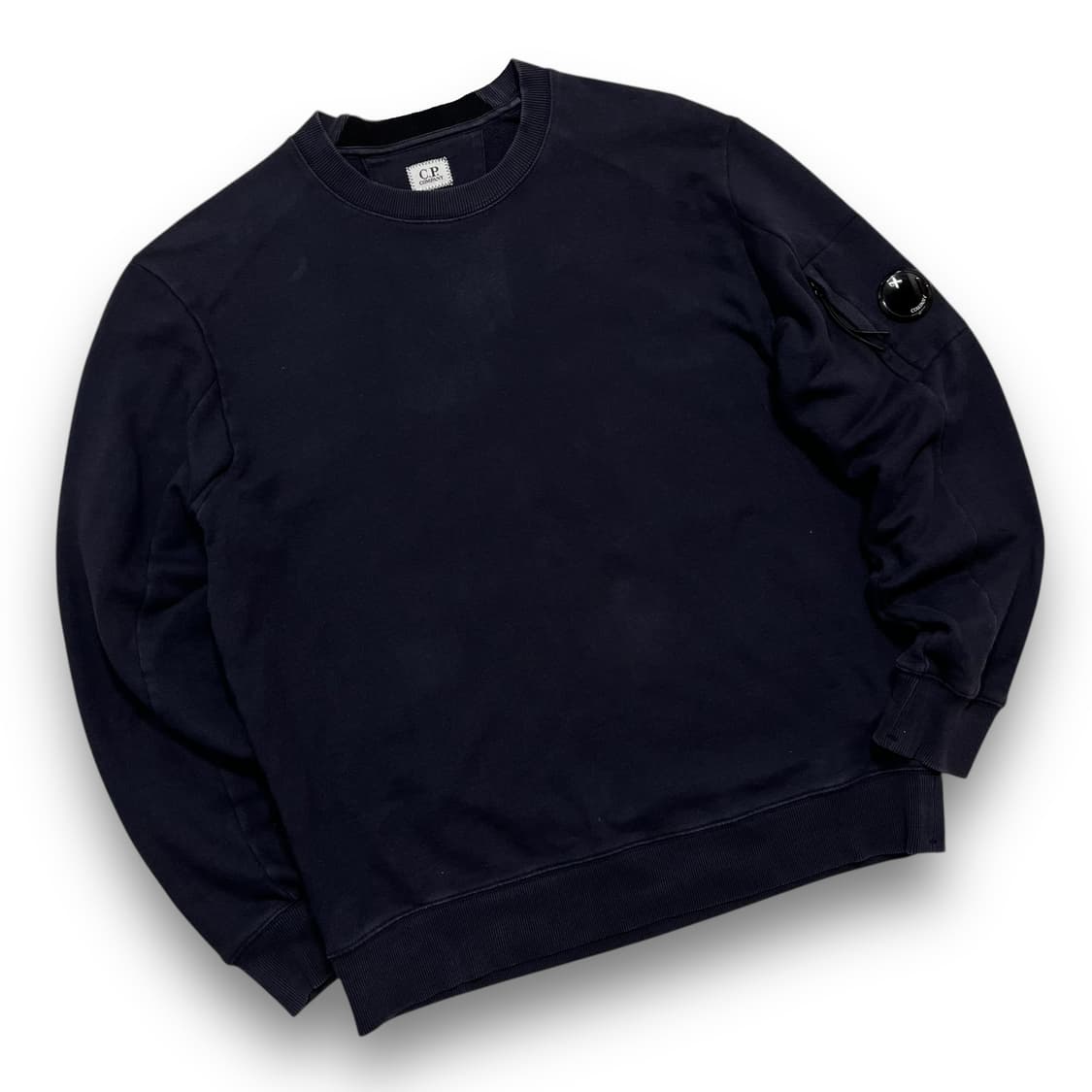 C.P 컴퍼니 렌즈 와펜 아이코닉 네이비 맨투맨 상품이미지1